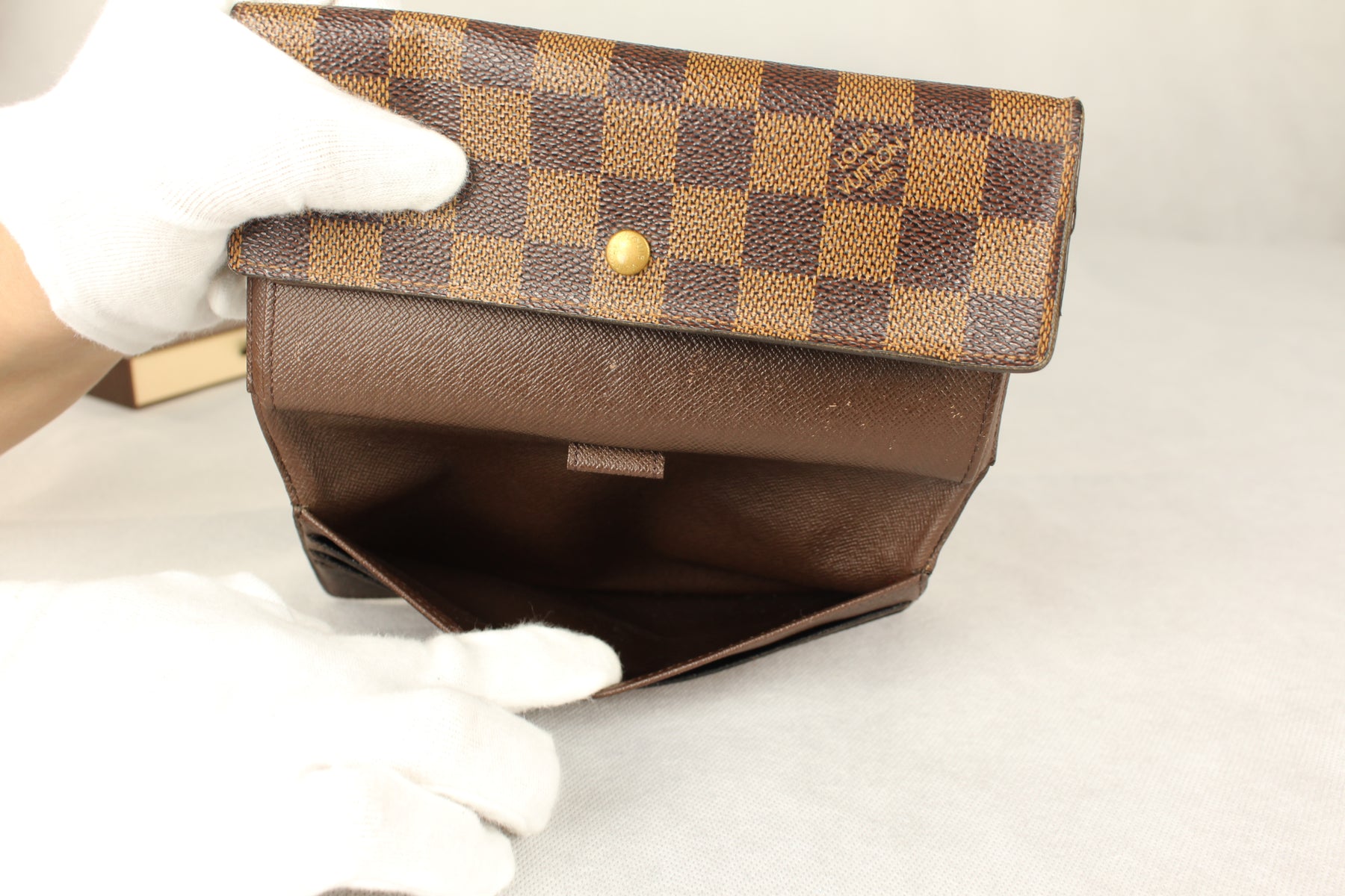 lv trifold long wallet